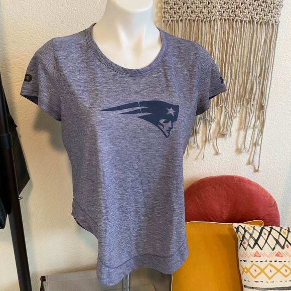 Under Armour | NE Patriots Graphic Tee - Picture 2 of 3